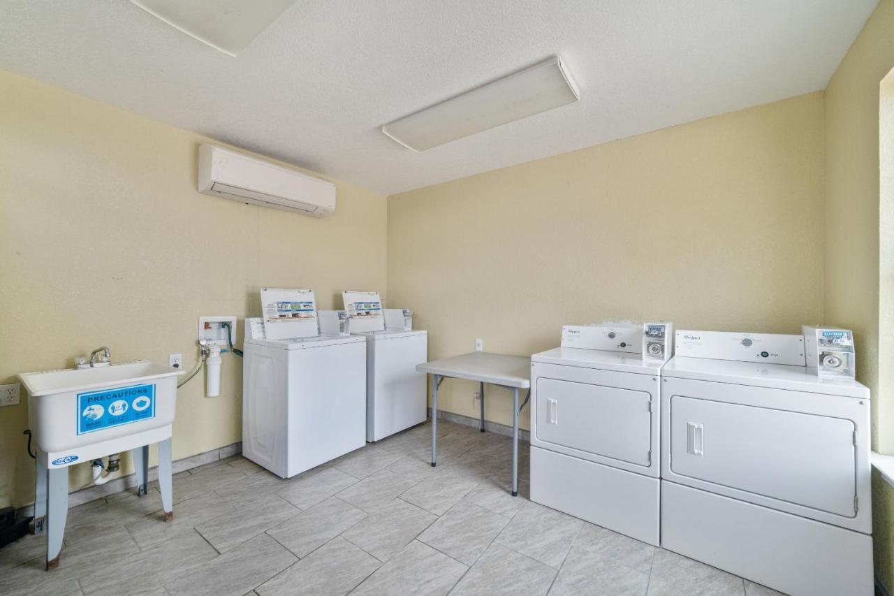 Oyo Hotel Kenedy Downtown - Us 181 Zewnętrze zdjęcie