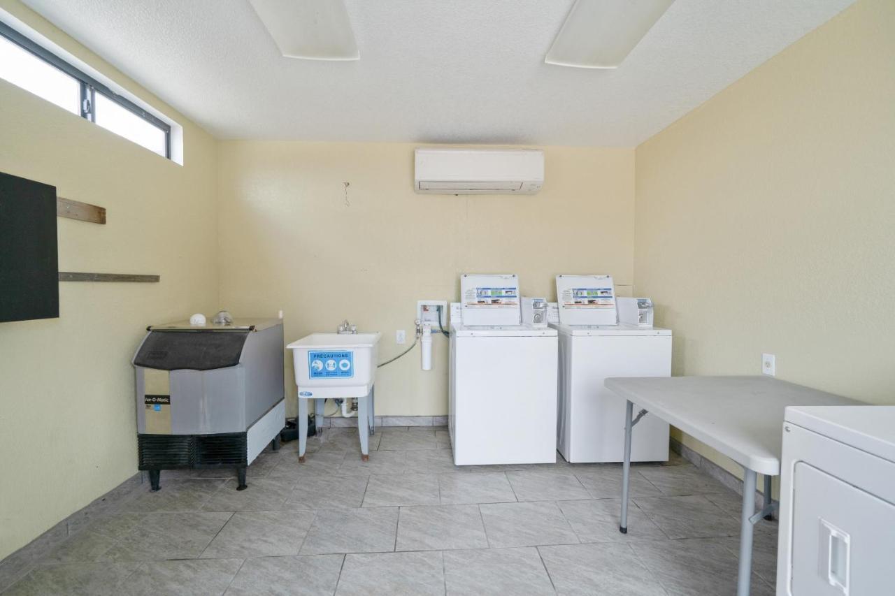 Oyo Hotel Kenedy Downtown - Us 181 Zewnętrze zdjęcie
